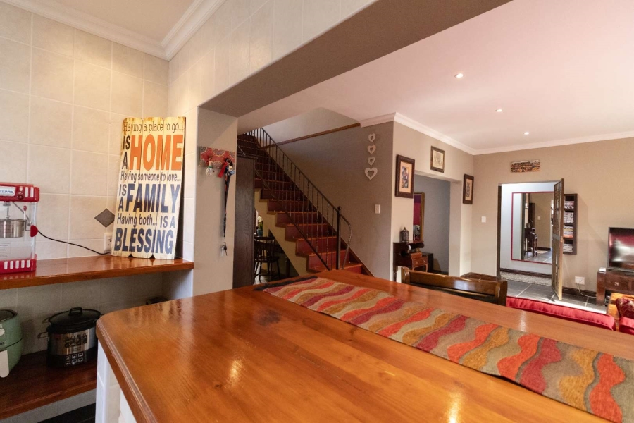 6 Bedroom Property for Sale in Sandbaai Western Cape